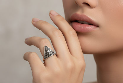 Geometric ring in the shape of a triangle