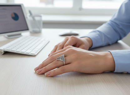 Geometric ring in the shape of a triangle