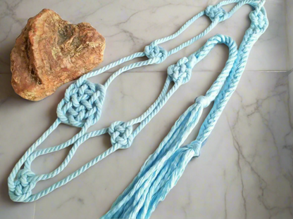 Cordón para rito de unión de manos para bodas con nudo celta del amor eterno. Handfasting cord