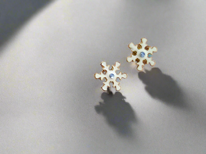 Boucle d'oreille clou avec flocon de neige