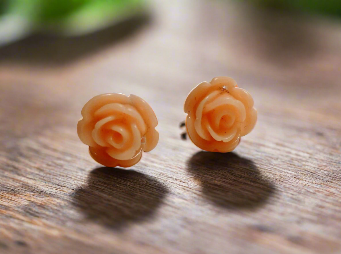 pendientes de botón con forma de delicadas rosas