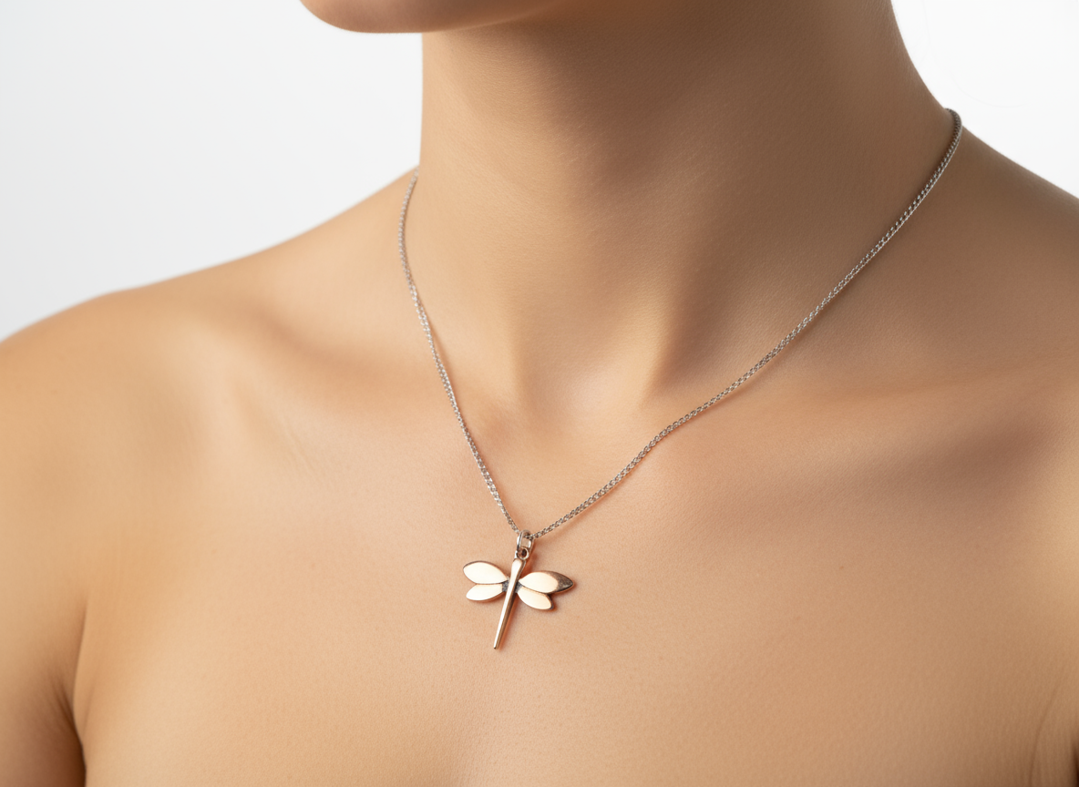 Colgante con una libélula minimalista