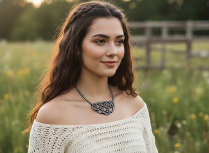 Collier en cuir noué en trois couleurs personnalisables