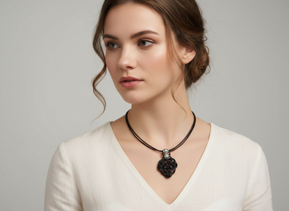 Collier femme en cuir avec pendentif symbole celtique