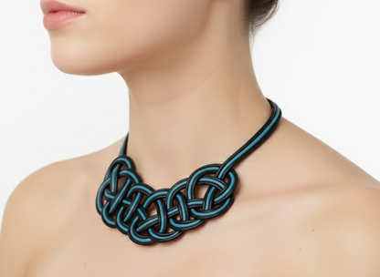 Collier noeud marin en cuir coloris bleu et noir