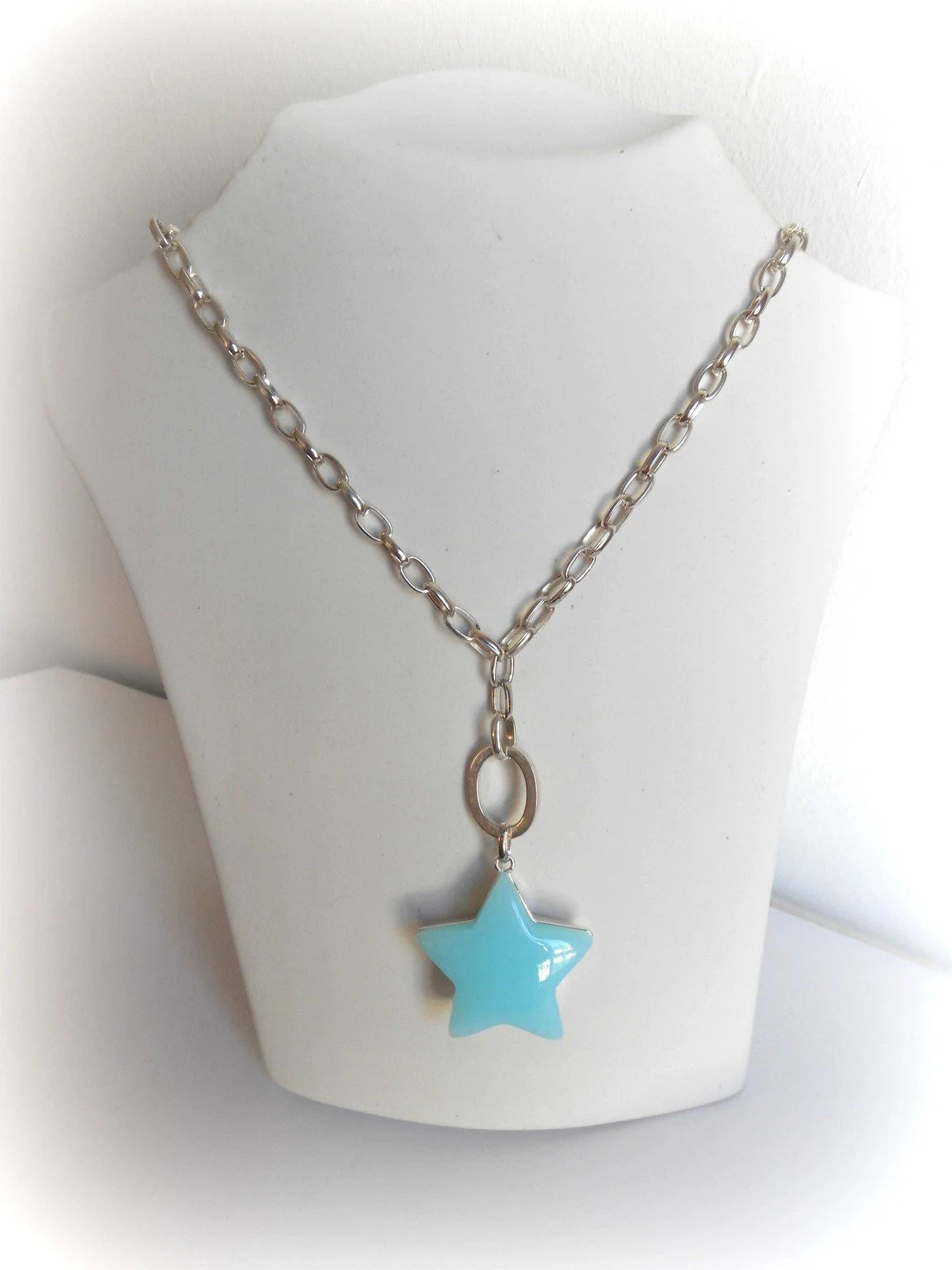 étoile bleue et argentée