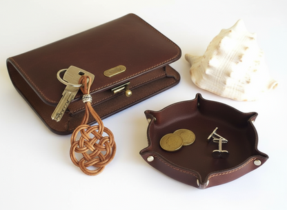 llavero de cuero con nudo celta del amor eterno