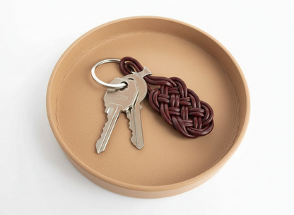 llavero de cuero con nudo celta de la prosperidad