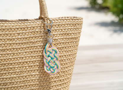 Porte-clés et bijou de sac en cuir tressé avec nœud infini