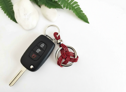 Porte-clés symbole celtique à cliquet en cuir et acier