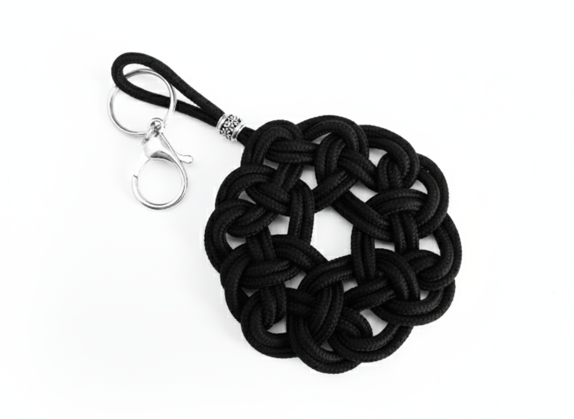 Porte-clés symbole celtique à cliquet en cuir et acier