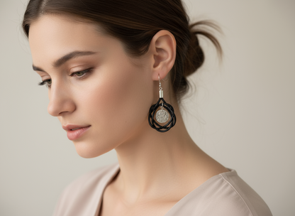 Boucles d'oreilles nœud celtique en cuir avec ornements ethniques