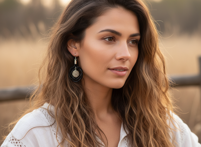 pendientes largos de cuero con nudo  étnicos. Raquel Jiménez Artesanía 