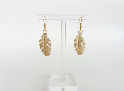 Pendientes de botón con forma de flores, pequeñas y delicadas dalias