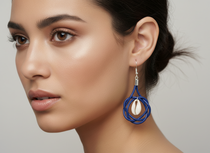 pendientes cuero y caracolas