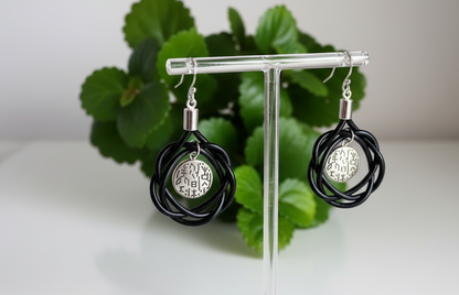 Pendientes con nudo celta de cuero y adornos étnicos