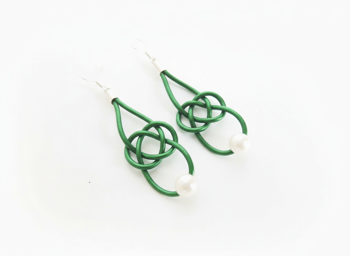 Pendientes nudo marinero infinito de cuero con ganchos de plata o acero