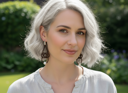 Pendientes estilo marinero de cuero azul y perla