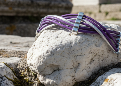 Bracelet en cuir tressé violet et argent