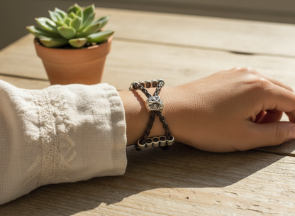 Pulsera de cuero trenzado con búho de la suerte