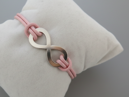 pulsera de cuero con símbolo infinito