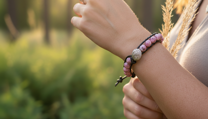 pulsera de cuero y bolas rosa jaspeado rodonita