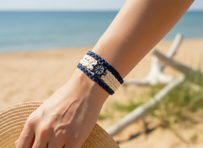 Bracelet de marin bleu et blanc avec gouvernail