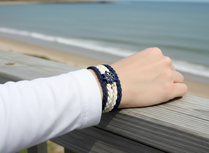 Bracelet de marin bleu et blanc avec gouvernail