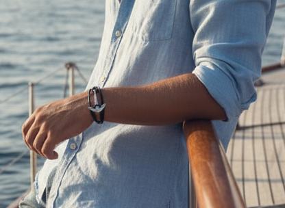 Bracelet en cuir bleu marine avec ancre marine