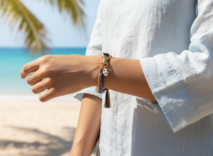 Pulsera de cuero negro con calavera con pompón multicolor
