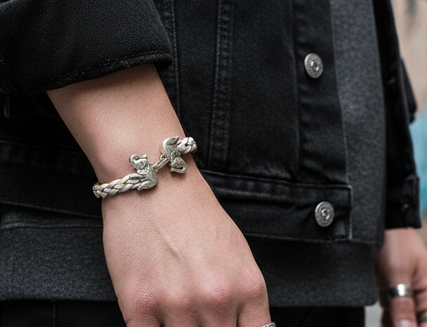 Pulsera de cuero trenzado blanco con elefantes de suerte