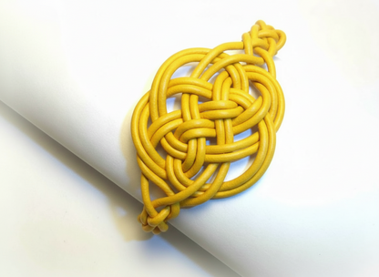 Pulsera de cuero rojo con nudo celta del amor eterno