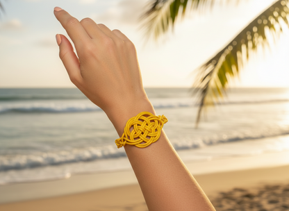 Pulsera de cuero con nudo celta del amor eterno