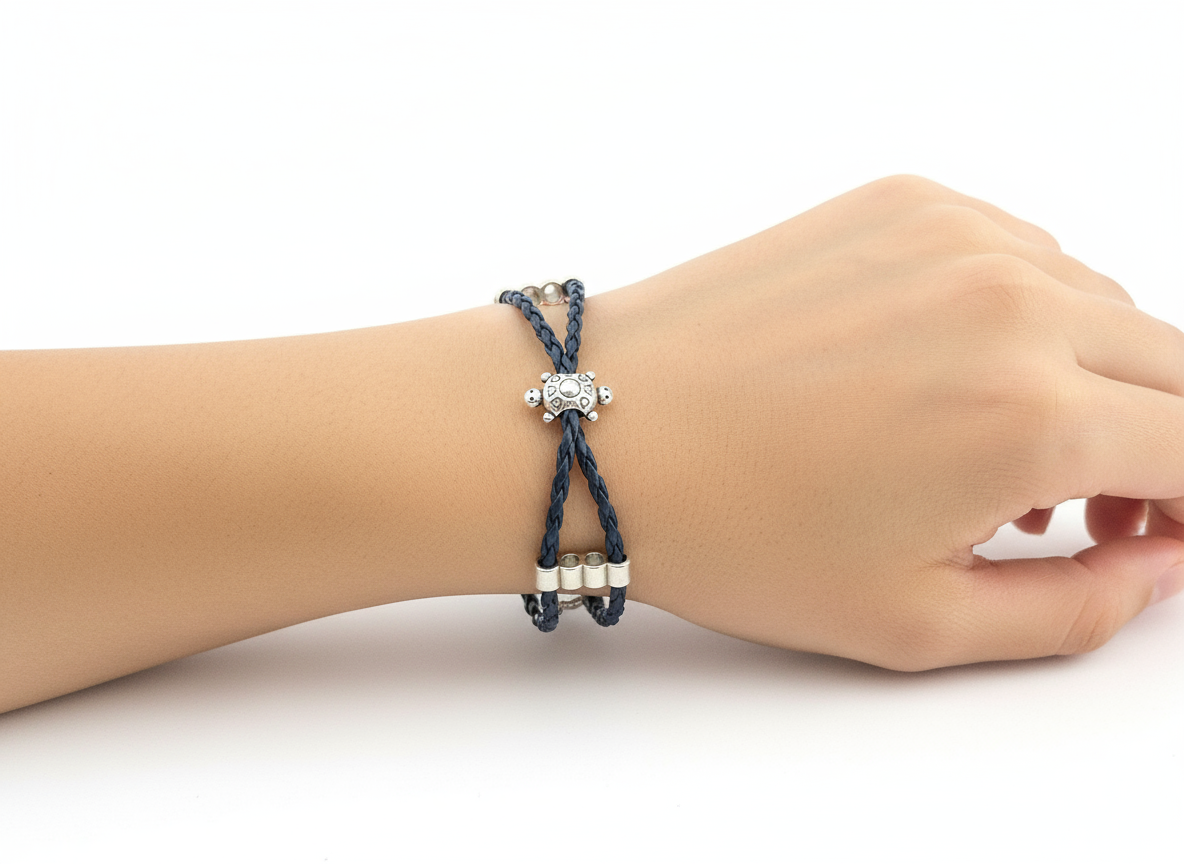 Pulsera de cuero trenzado azul con tortuga de buena suerte