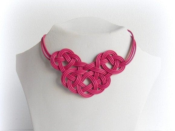 collar cuero trenzado rosa