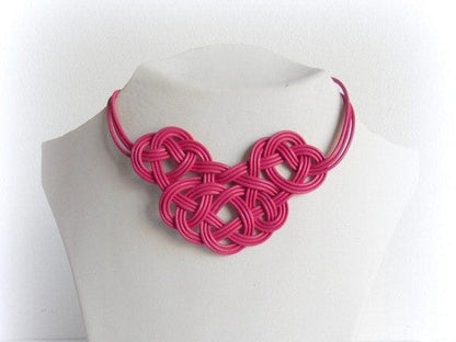 collar cuero trenzado rosa