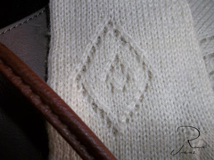 Modèle avec instructions pour tricoter des gants de laine sans couture