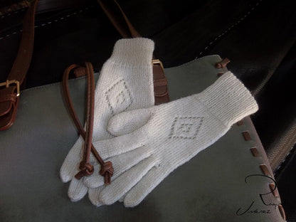 Modèle avec instructions pour tricoter des gants de laine sans couture