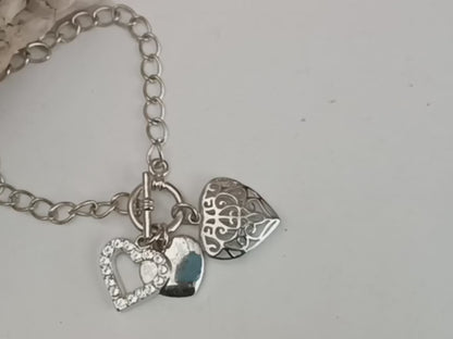 pulsera con corazónes