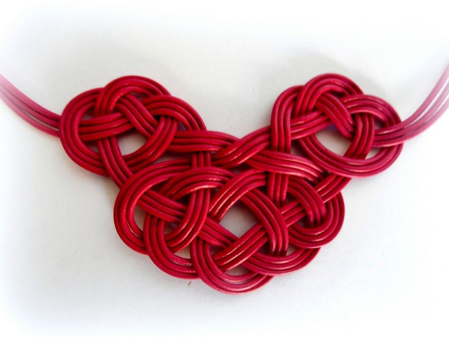 Collar nudos símbolo celta del amor