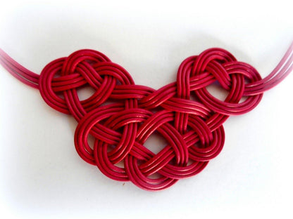 Collar nudos símbolo celta del amor