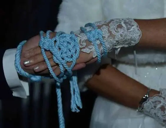 handfasting cord. Cordón rito unión de manos para bodas . Raquel Jiménez Artesanía