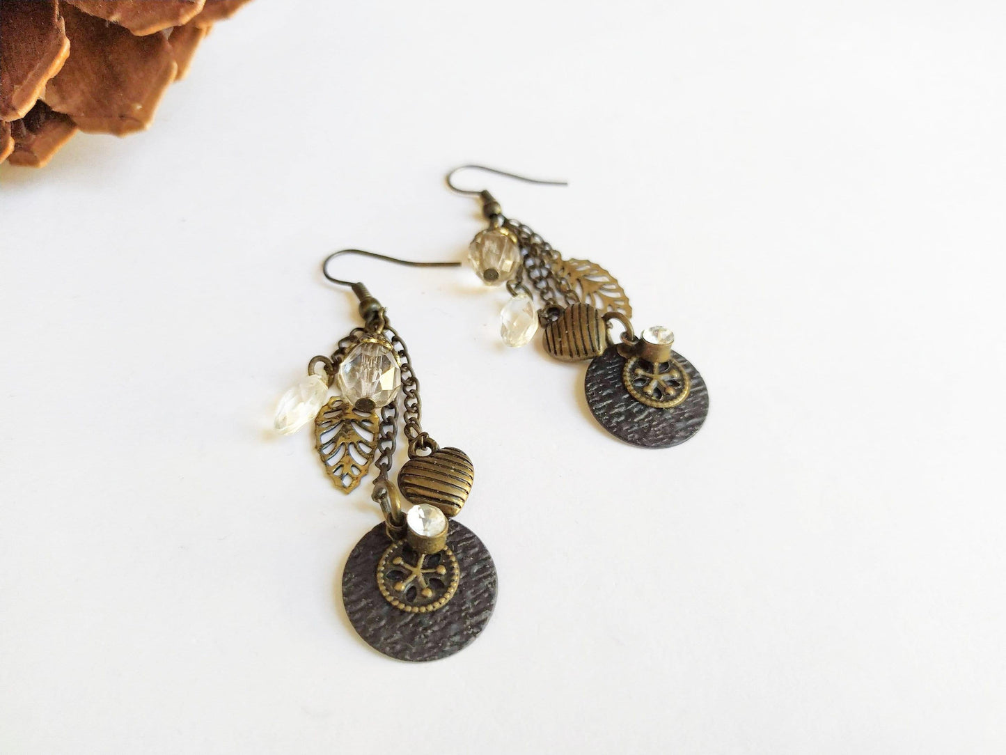 Pendientes largos de cristal y bronce con corazón, pendientes estilo vintage, pendientes con corazón romántico, pendientes de estilo retro.