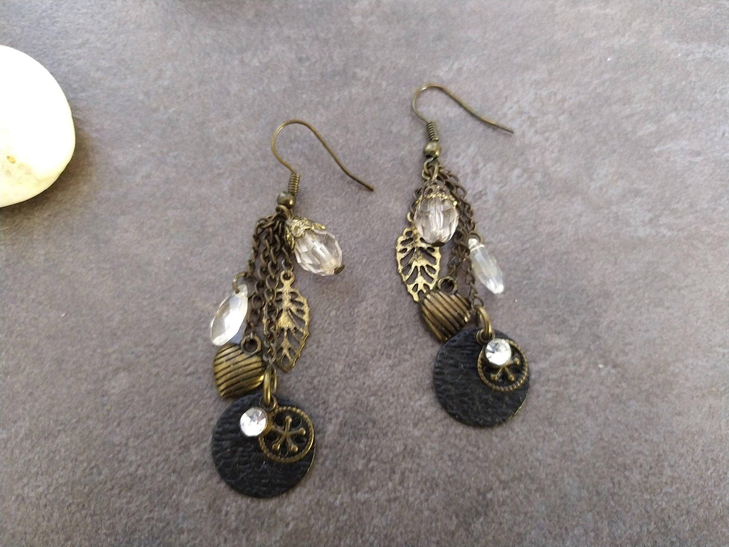 Pendientes largos de cristal y bronce con corazón, pendientes estilo vintage, pendientes con corazón romántico, pendientes de estilo retro.