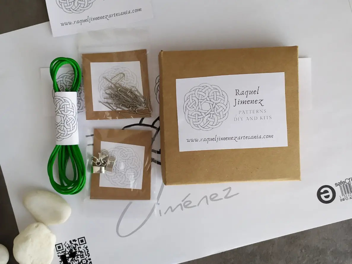kit para hacer pulsera con nudo celta de cuero. Raquel Jiménez Artesanía