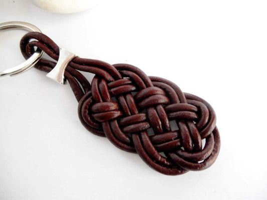 llavero cuero nudo prosperidad . Raquel Jiménez Artesania