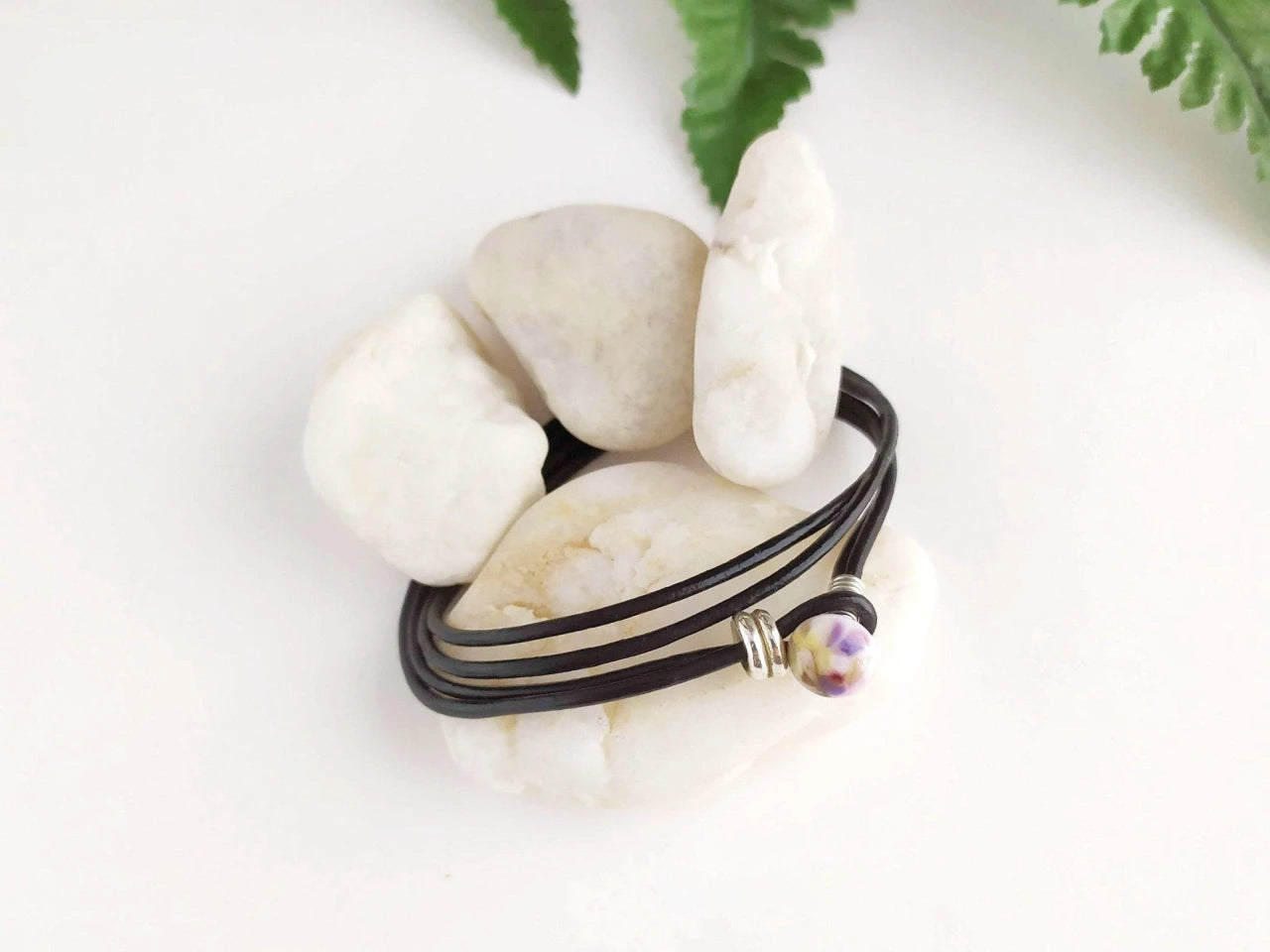 Double leather bracelet with decorated ceramic ball
