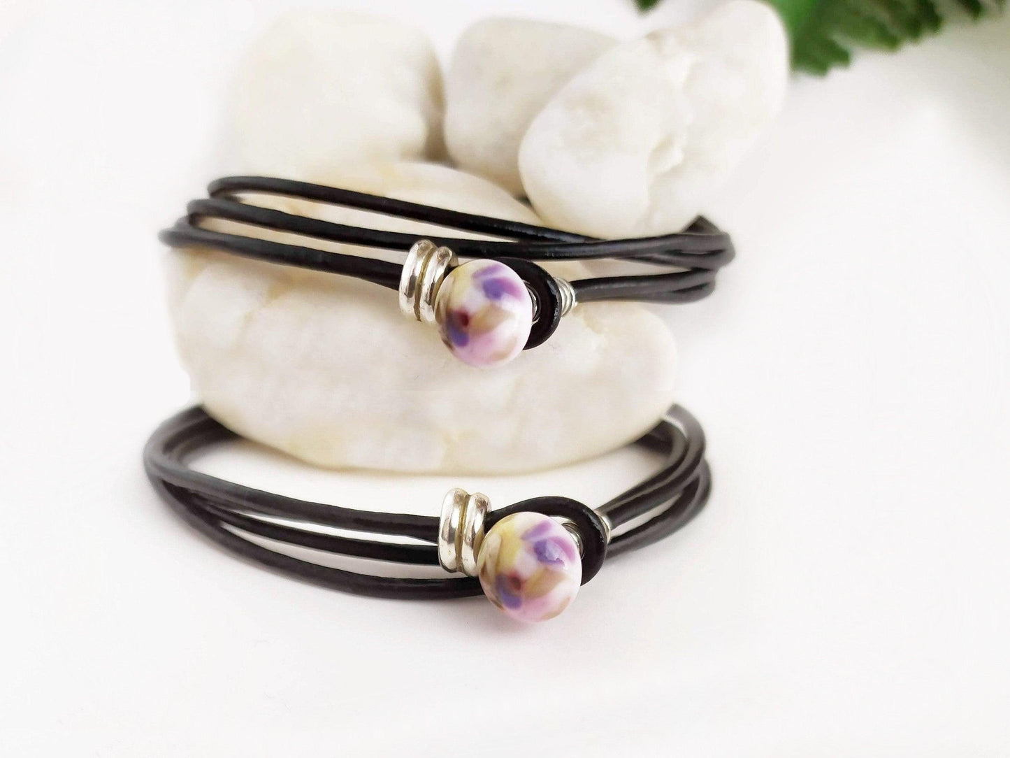 Double leather bracelet with decorated ceramic ball
