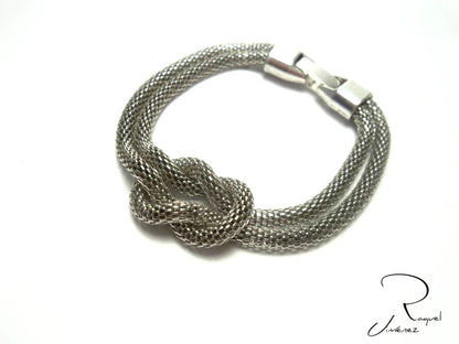 Pulsera trenzado con nudo marinero.